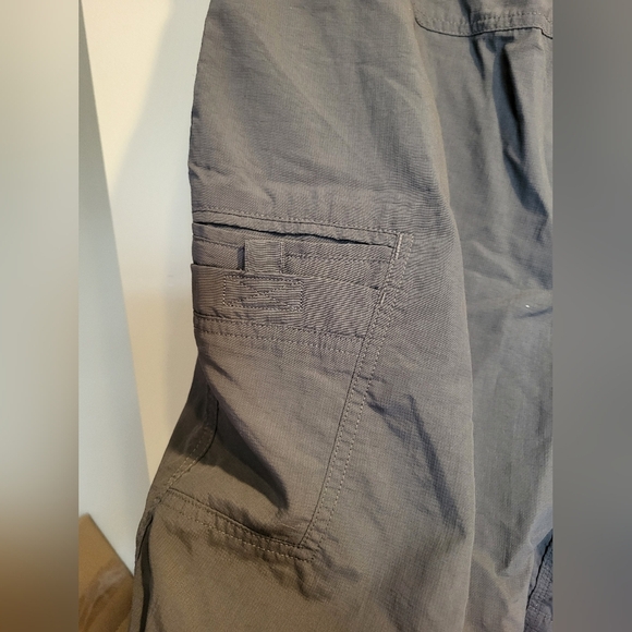 The North Face Men Grey Shorts, Size 36 - Picture 5 of 7